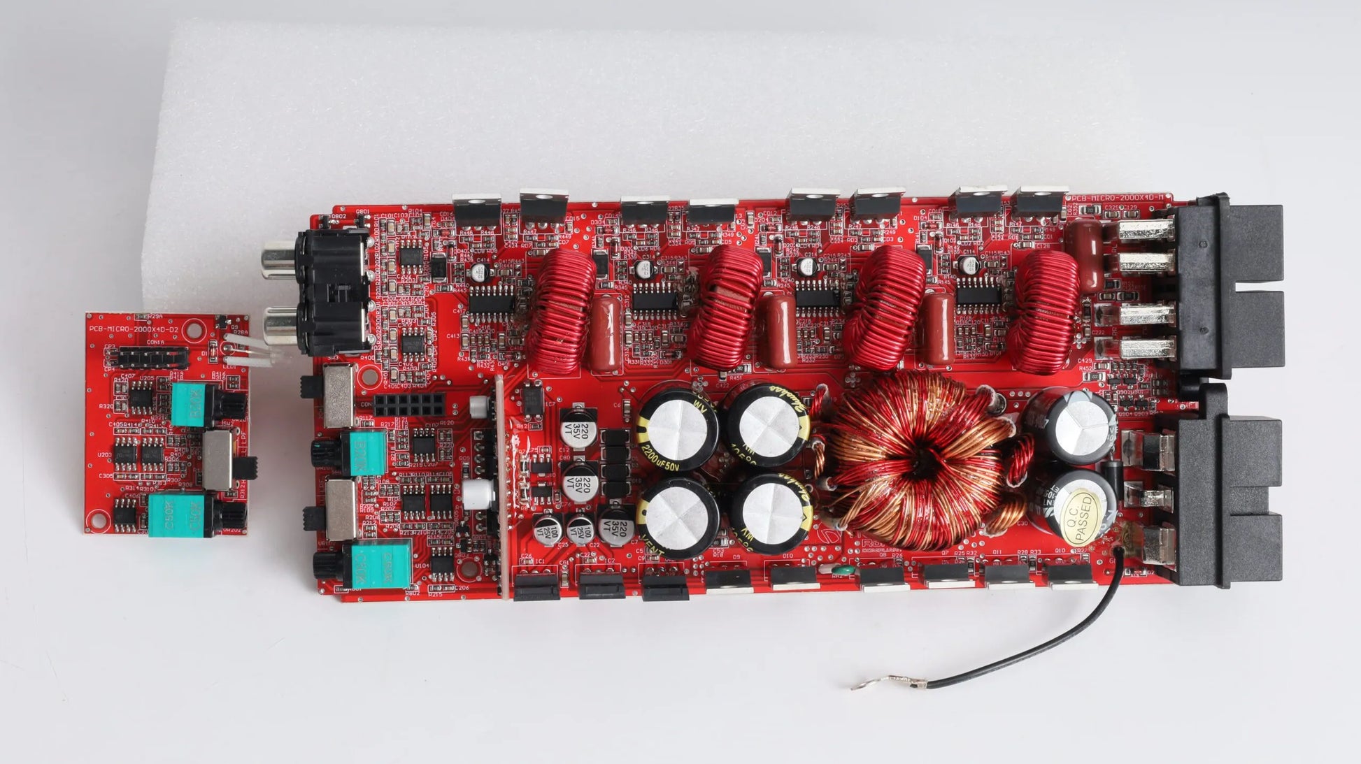 Nemesis MICRO-2000X4D car audio speaker amplifier detail photo