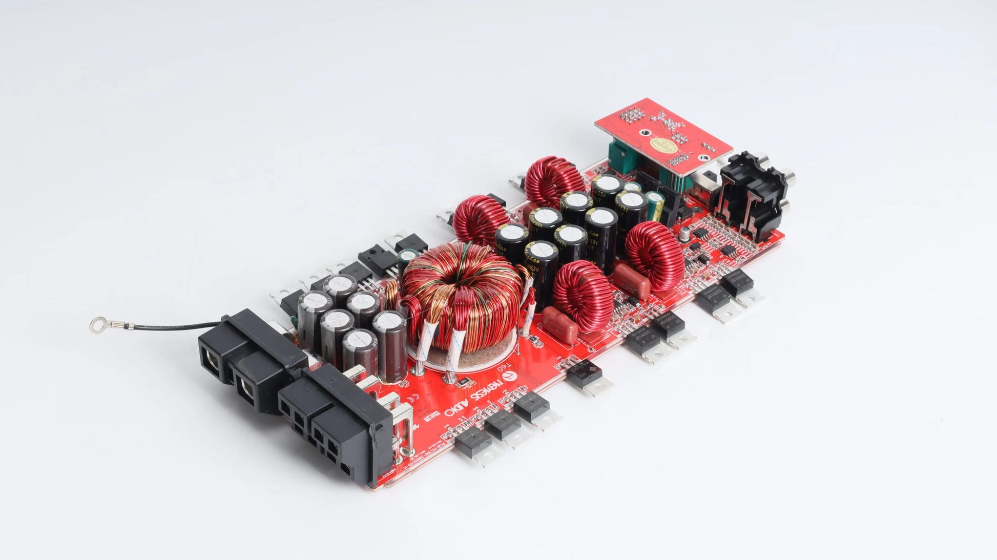 Nemesis MICRO-2800X4D 4-channel amplifier chassis detail
