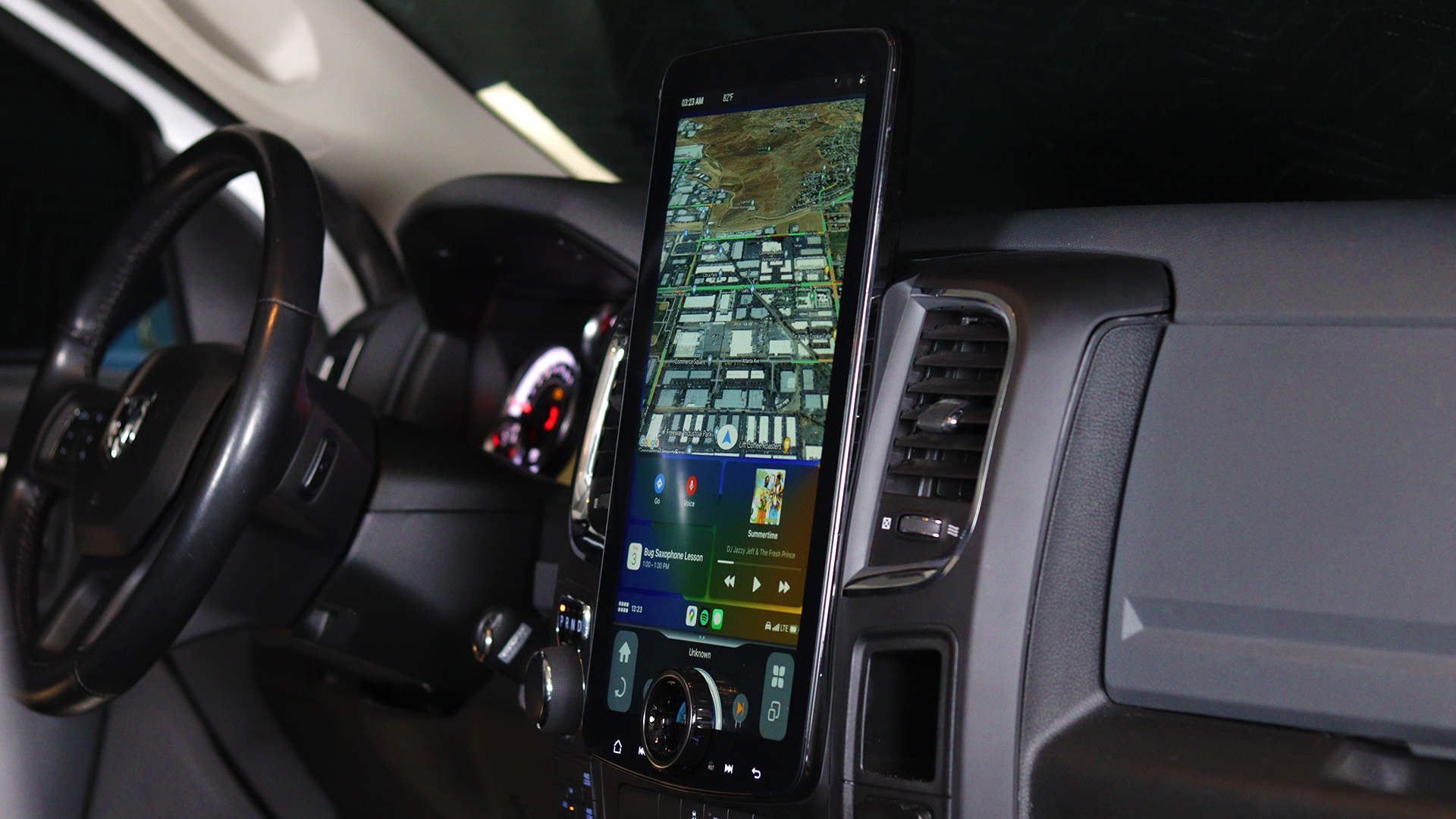 Passenger side view of Linkswell XL RAM radio