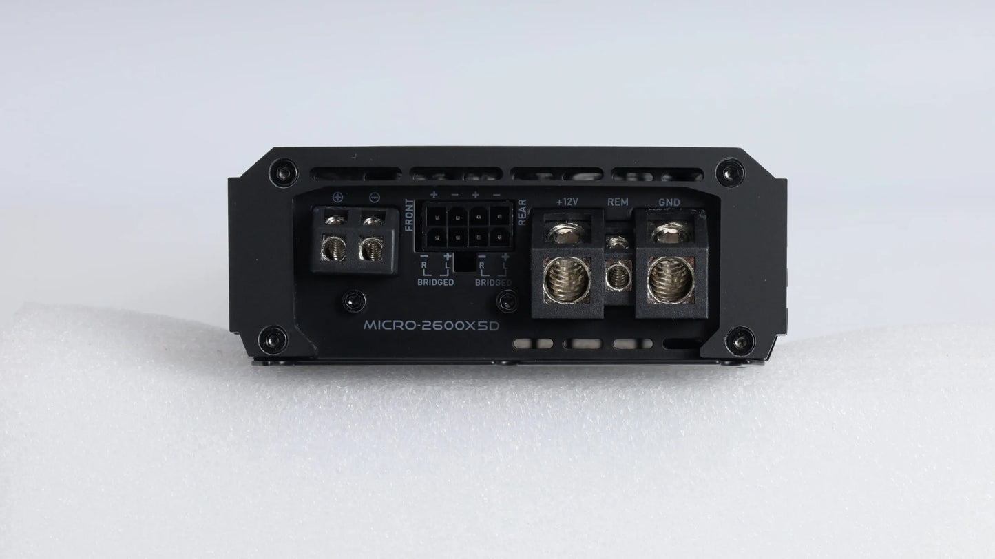 Nemesis Audio MICRO-2600X5D 5-channel car amplifier angled side view